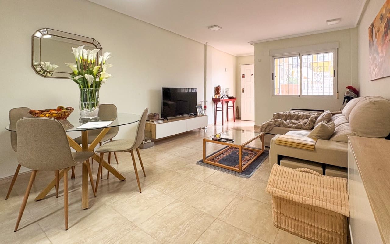 Casa de 3 habitaciones en Arenales del Sol en venta con piscina - 378.000 € (Ref: 9805169)