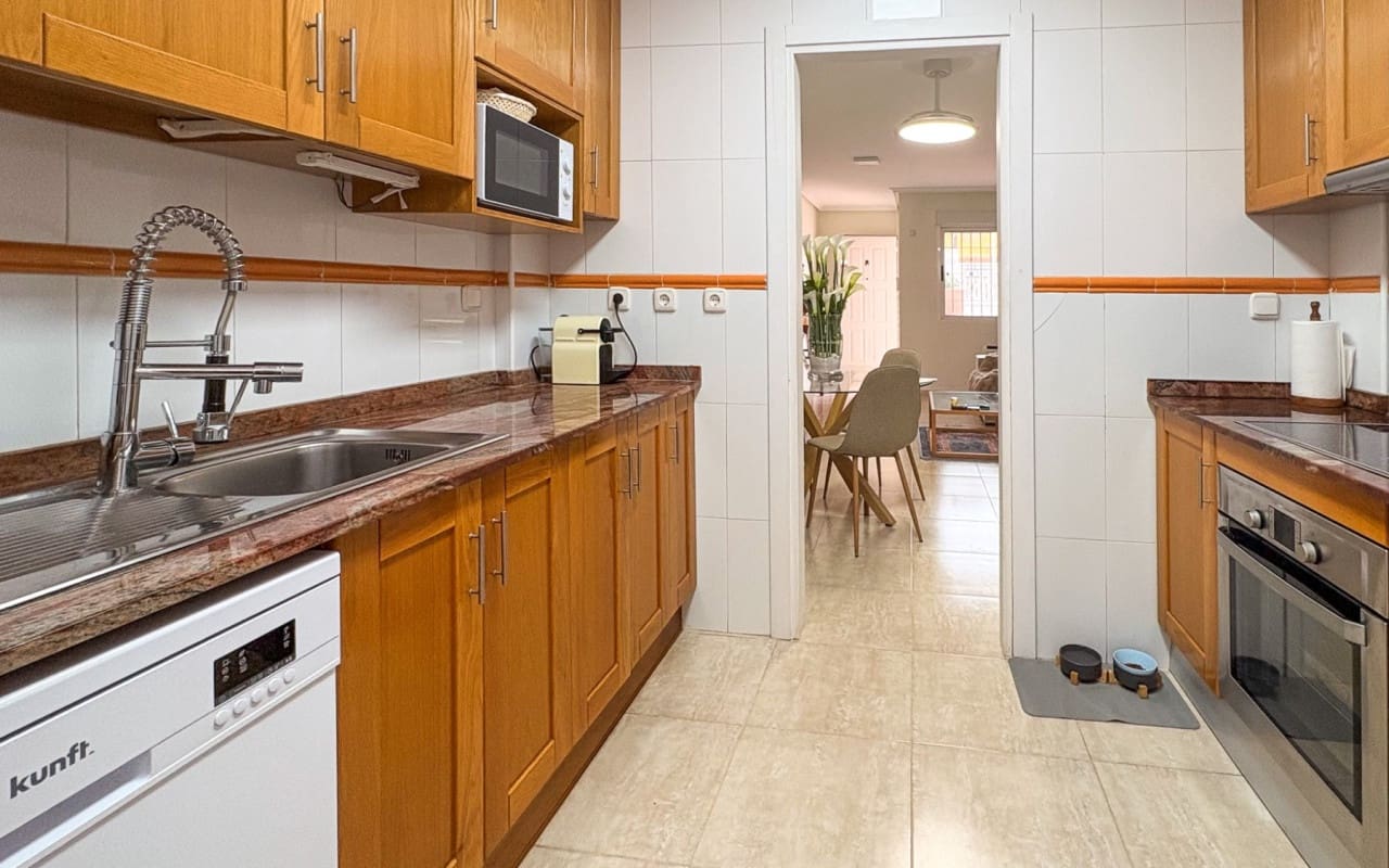 Casa de 3 habitaciones en Arenales del Sol en venta con piscina - 378.000 € (Ref: 9805169)