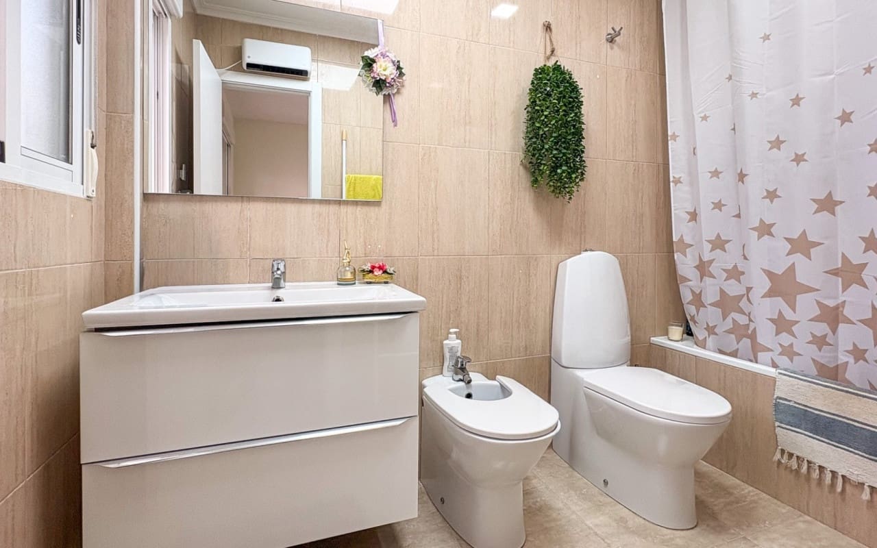 Casa de 3 habitaciones en Arenales del Sol en venta con piscina - 378.000 € (Ref: 9805169)