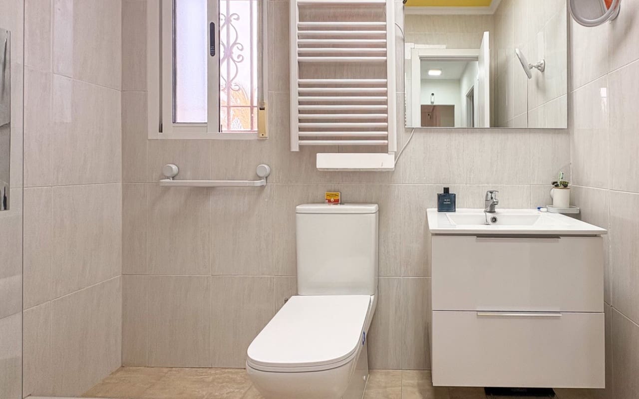 Casa de 3 habitaciones en Arenales del Sol en venta con piscina - 378.000 € (Ref: 9805169)