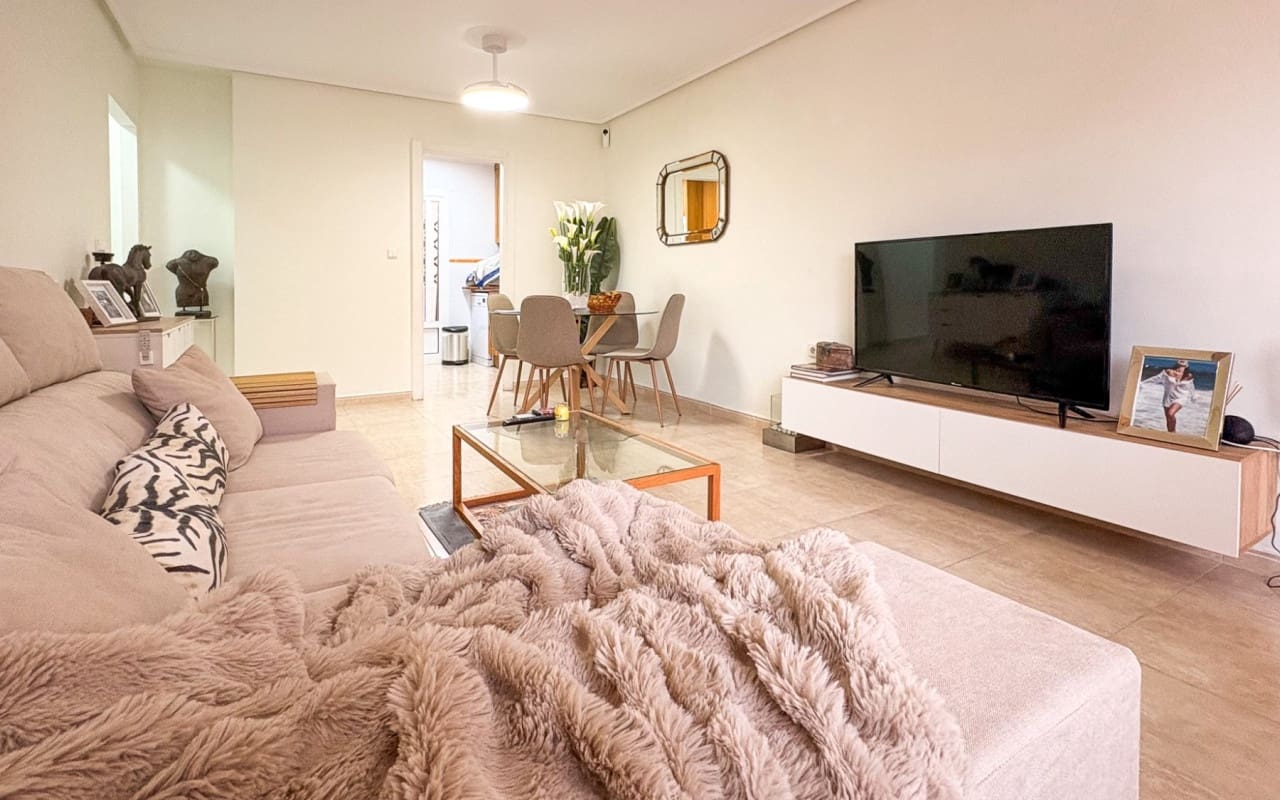 Casa de 3 habitaciones en Arenales del Sol en venta con piscina - 378.000 € (Ref: 9805169)