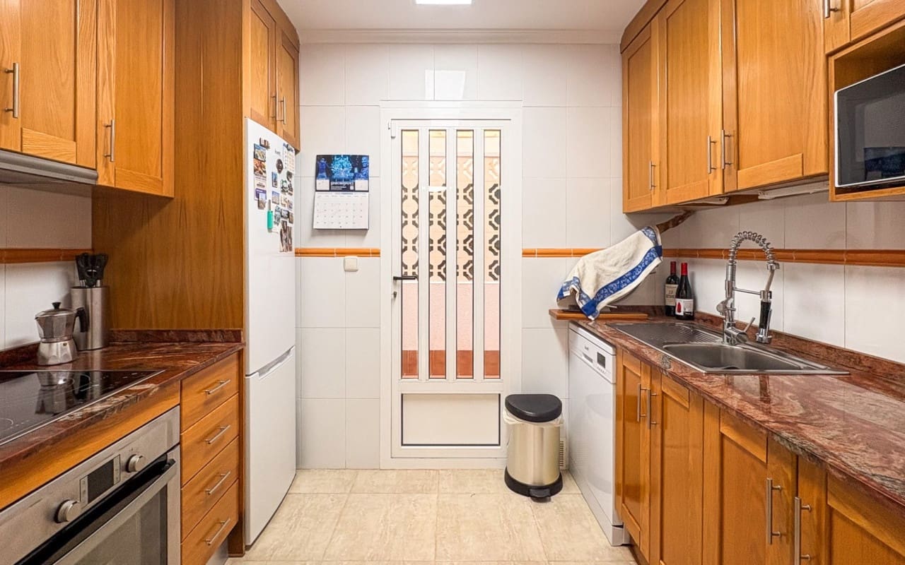 Casa de 3 habitaciones en Arenales del Sol en venta con piscina - 378.000 € (Ref: 9805169)