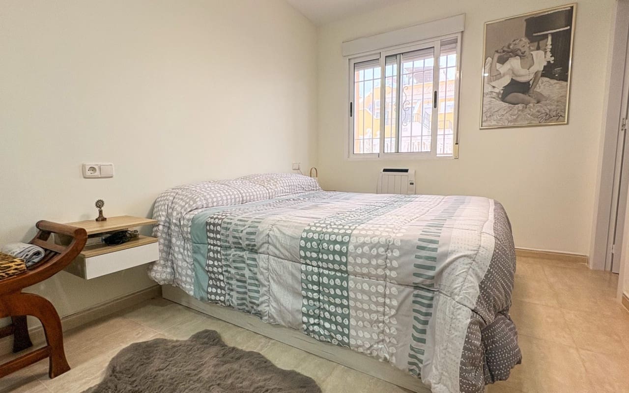 Casa de 3 habitaciones en Arenales del Sol en venta con piscina - 378.000 € (Ref: 9805169)