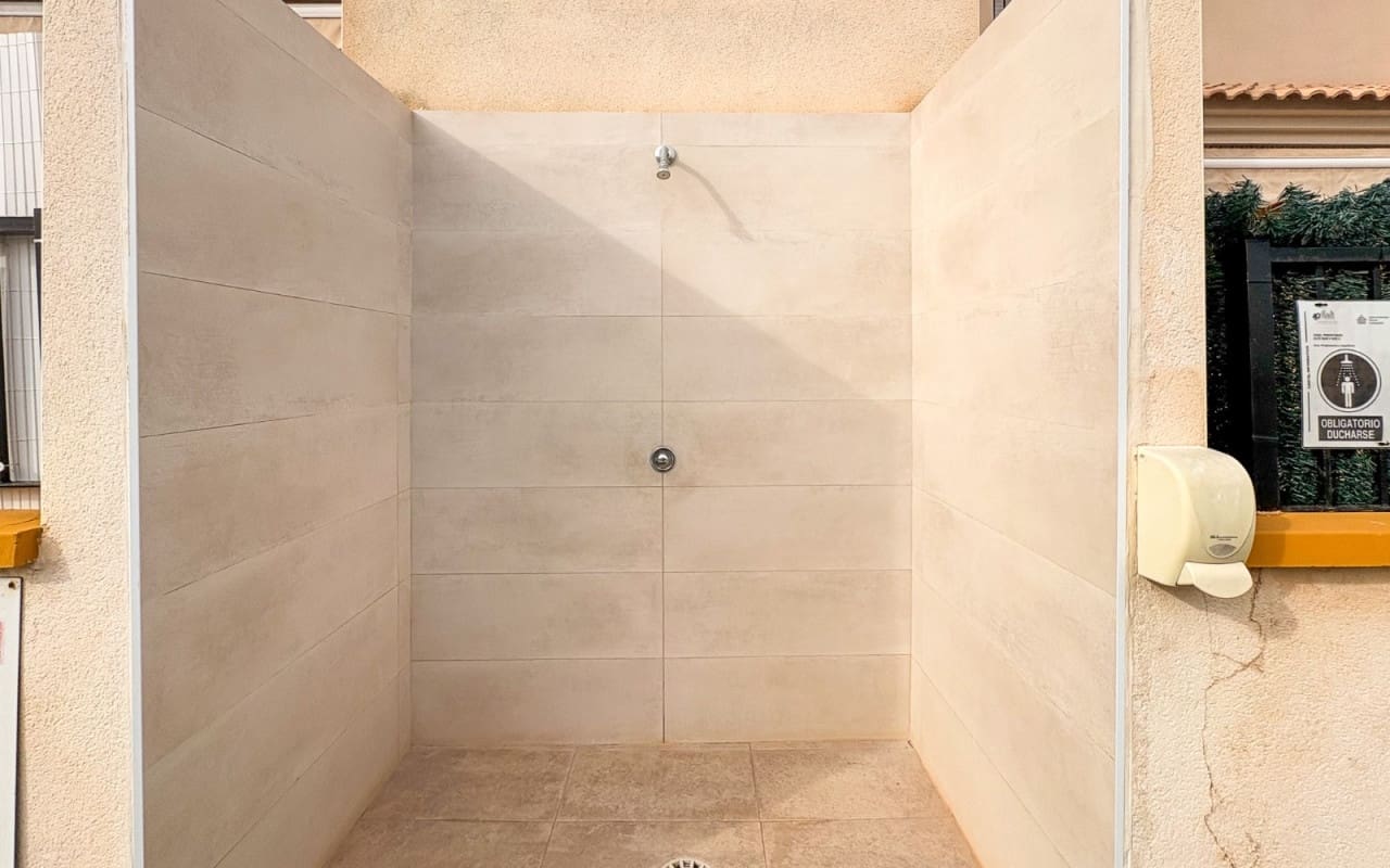 Casa de 3 habitaciones en Arenales del Sol en venta con piscina - 378.000 € (Ref: 9805169)