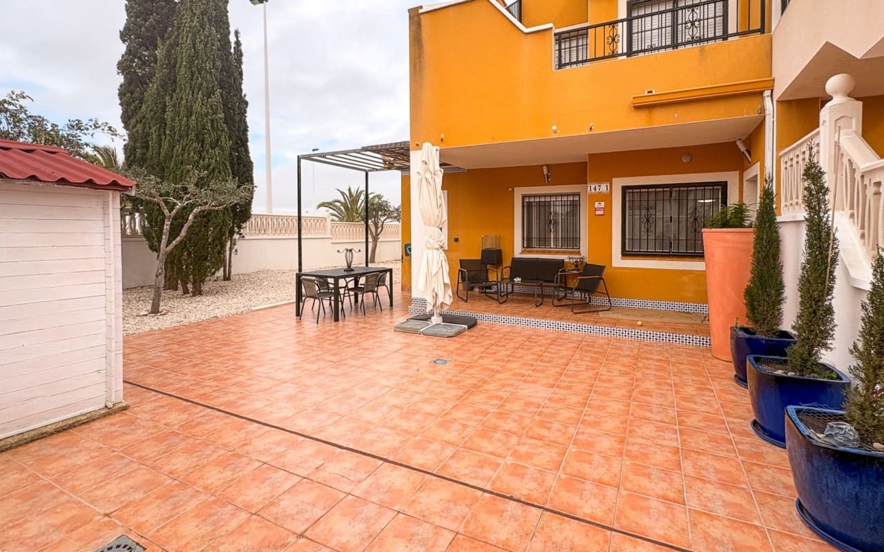 Casa de 3 habitaciones en Arenales del Sol en venta con piscina - 378.000 € (Ref: 9805169)