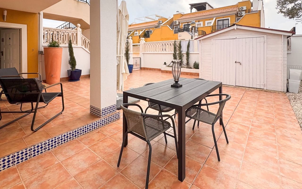 Casa de 3 habitaciones en Arenales del Sol en venta con piscina - 378.000 € (Ref: 9805169)