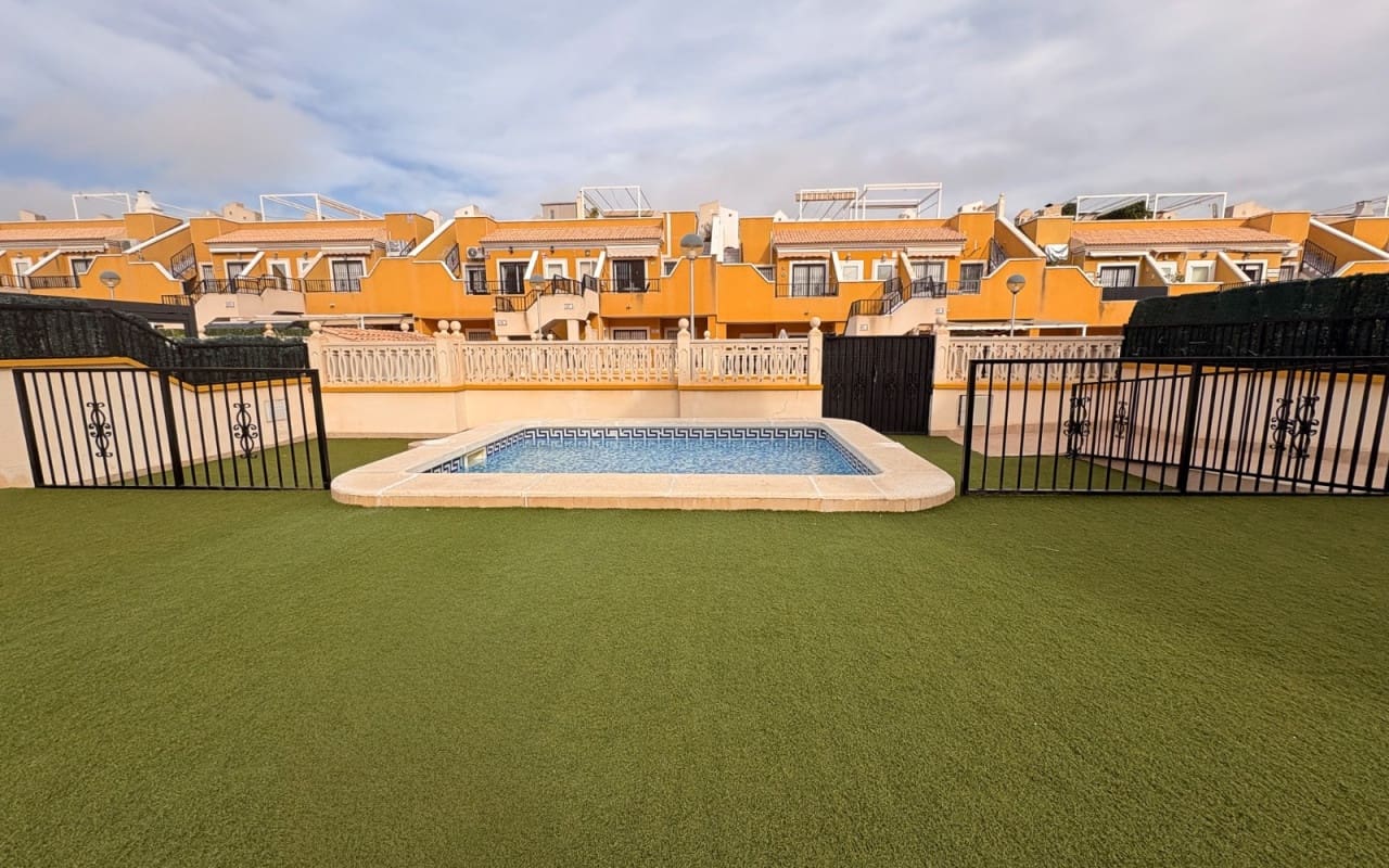 Casa de 3 habitaciones en Arenales del Sol en venta con piscina - 378.000 € (Ref: 9805169)