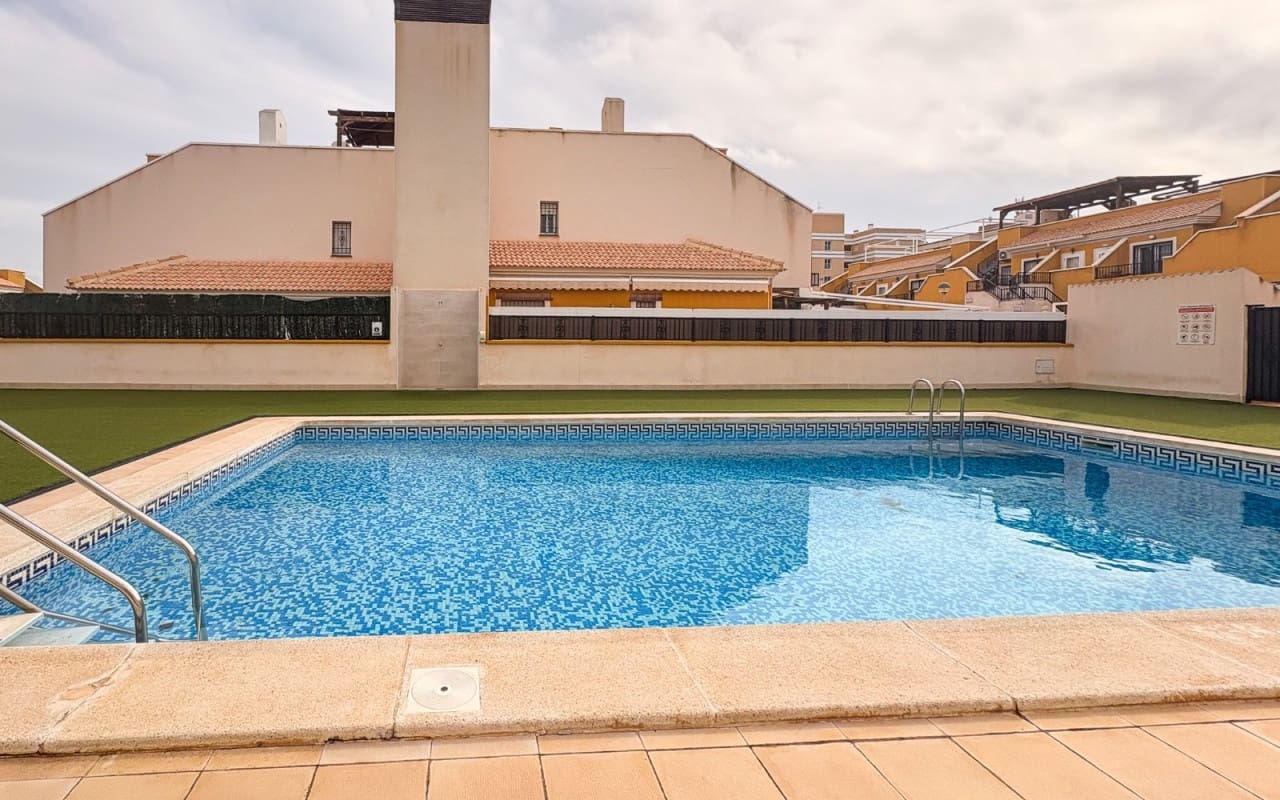 Casa de 3 habitaciones en Arenales del Sol en venta con piscina - 378.000 € (Ref: 9805169)