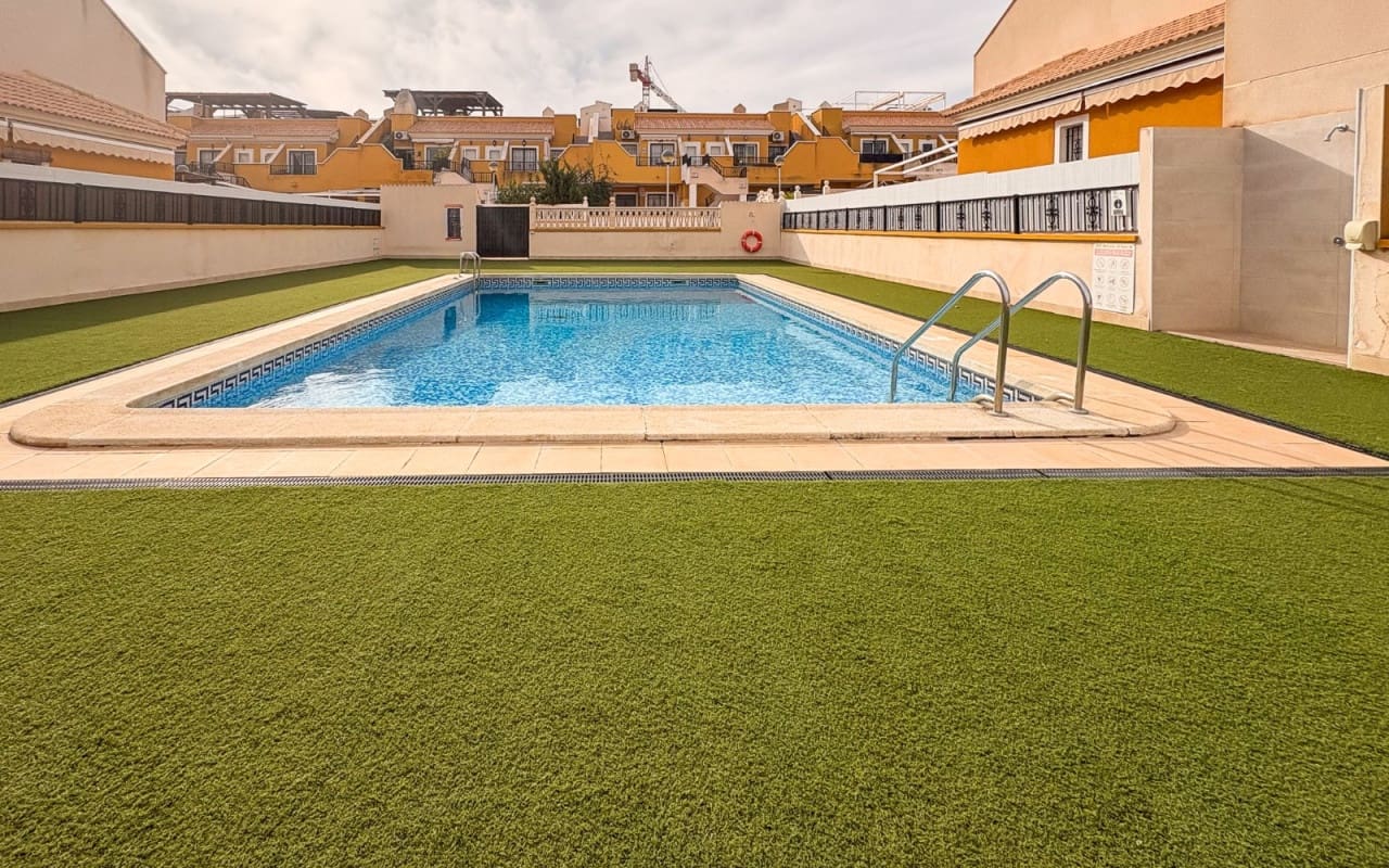 Casa de 3 habitaciones en Arenales del Sol en venta con piscina - 378.000 € (Ref: 9805169)