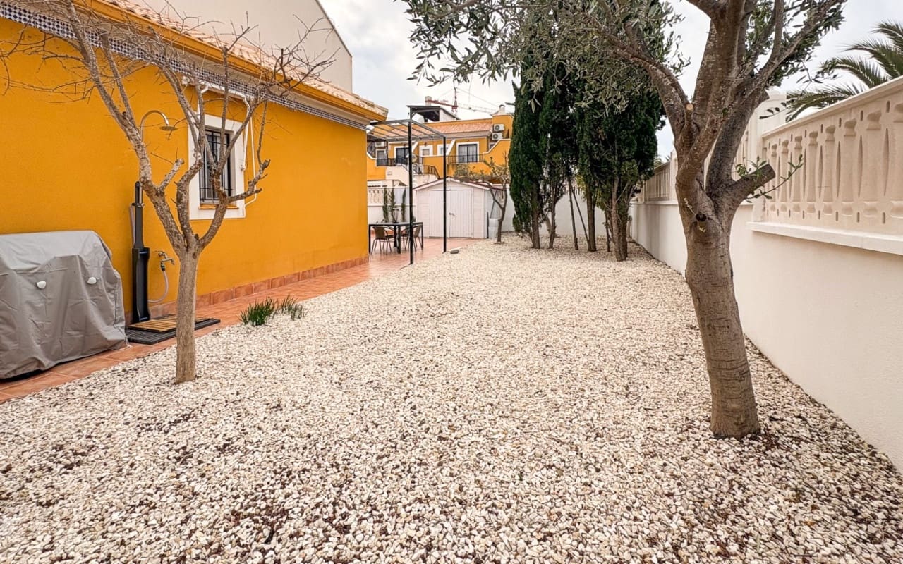 Casa de 3 habitaciones en Arenales del Sol en venta con piscina - 378.000 € (Ref: 9805169)