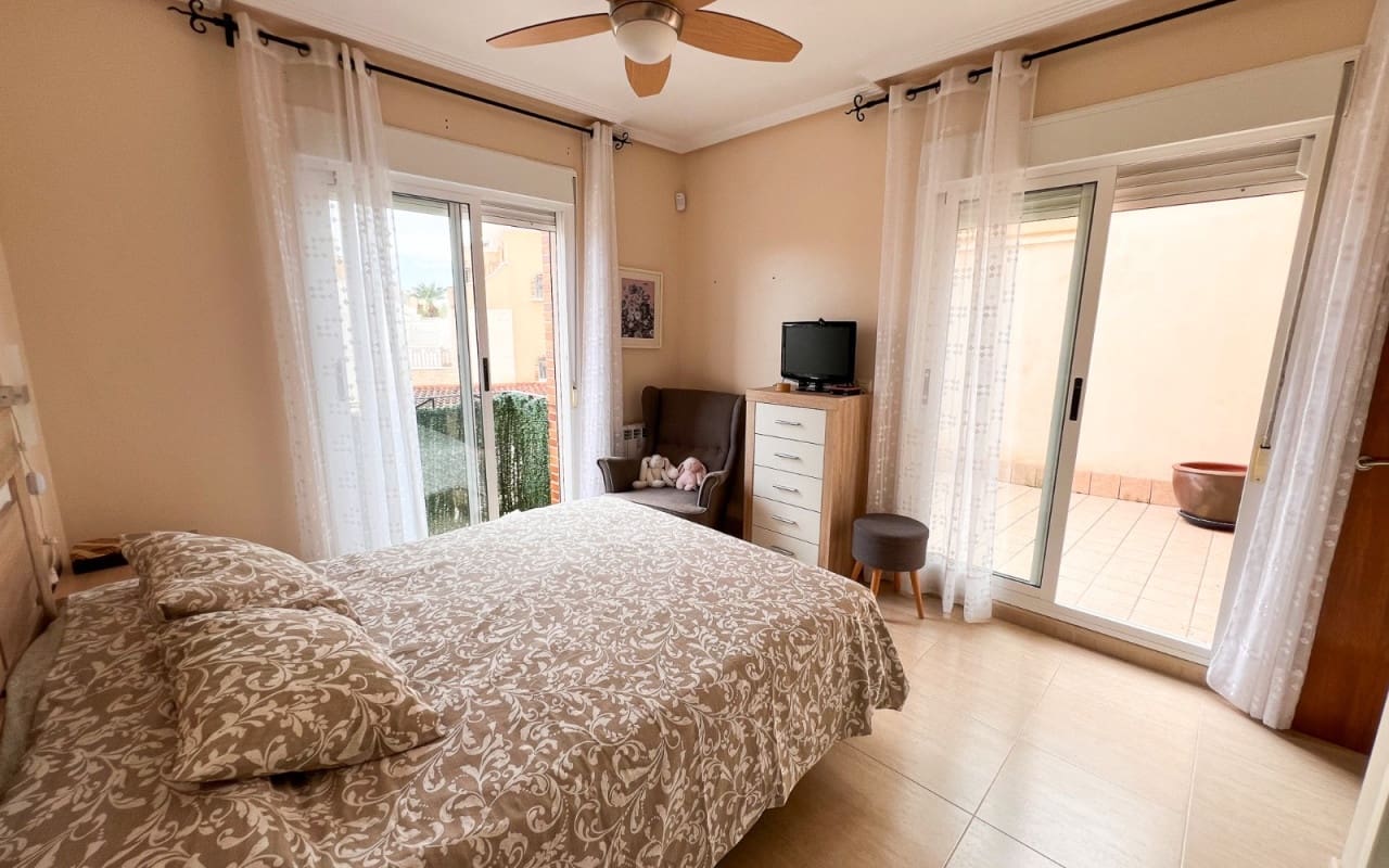 3 sypialnia Dom szeregowy na sprzedaż w Pilar de la Horadada z basenem - 369 000 € (Ref: 9805171)