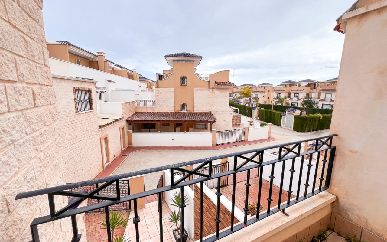 3 sypialnia Dom szeregowy na sprzedaż w Pilar de la Horadada z basenem - 369 000 € (Ref: 9805171)