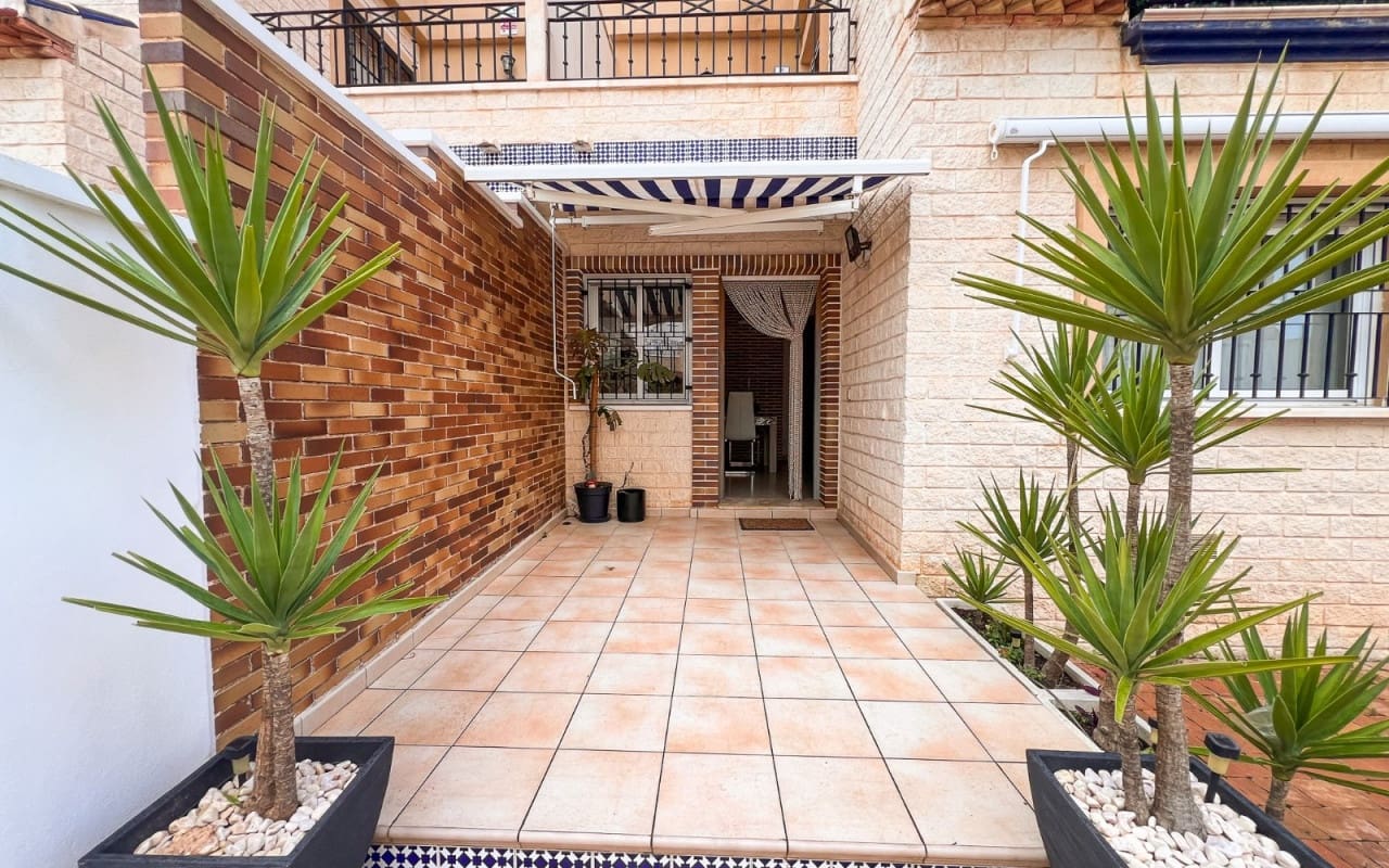 3 sypialnia Dom szeregowy na sprzedaż w Pilar de la Horadada z basenem - 369 000 € (Ref: 9805171)