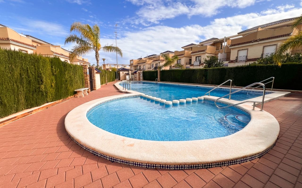 3 sypialnia Dom szeregowy na sprzedaż w Pilar de la Horadada z basenem - 369 000 € (Ref: 9805171)