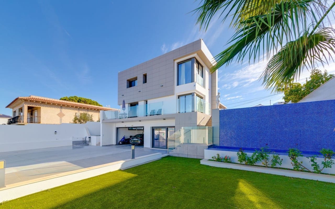 4 bedroom Villa for sale in Orihuela Costa with pool - € 1,275,000 (Ref: 9805173)