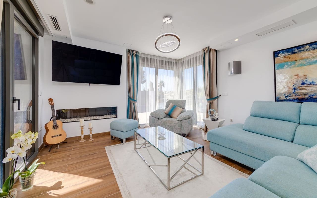 4 bedroom Villa for sale in Orihuela Costa with pool - € 1,275,000 (Ref: 9805173)