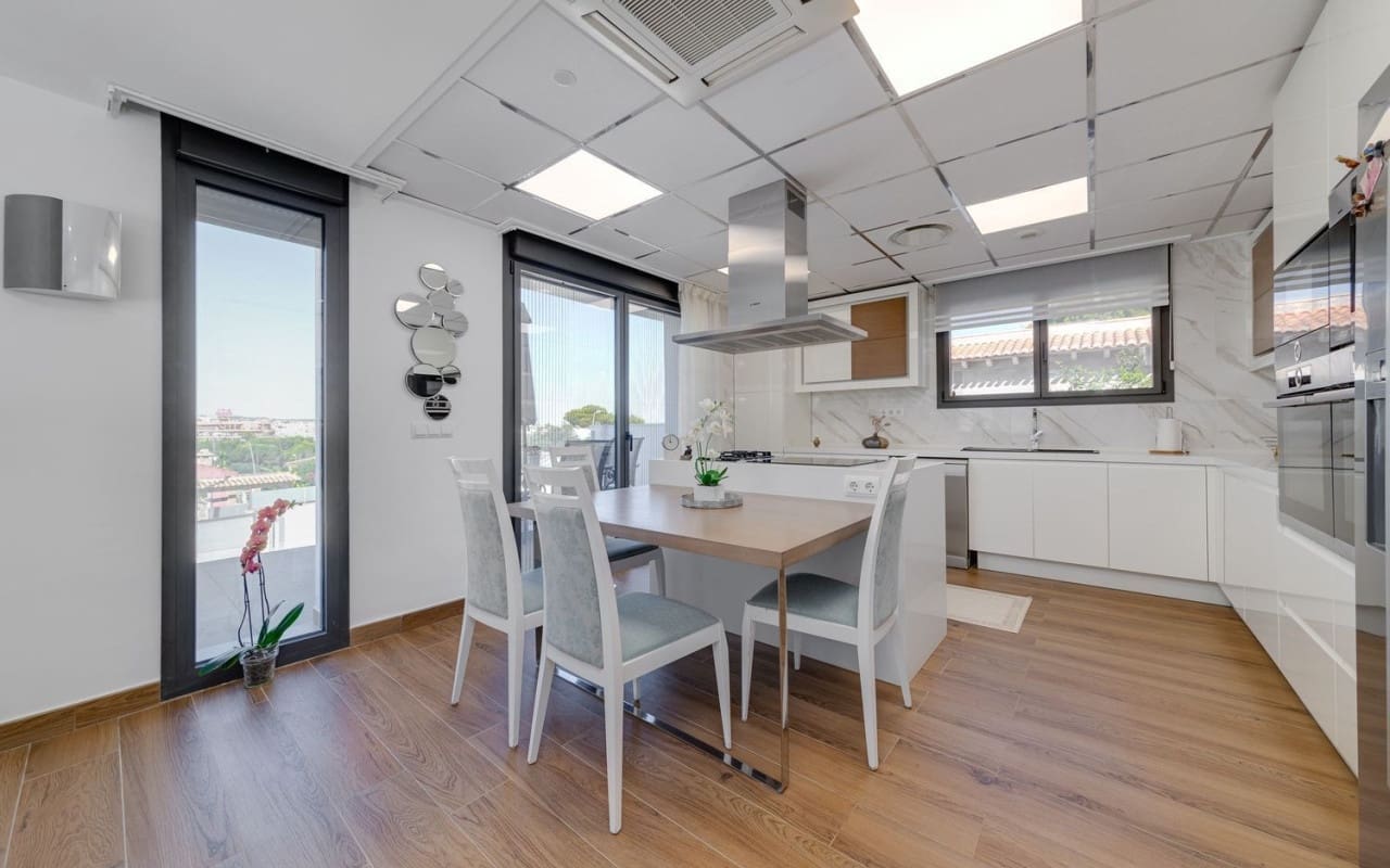 4 bedroom Villa for sale in Orihuela Costa with pool - € 1,275,000 (Ref: 9805173)