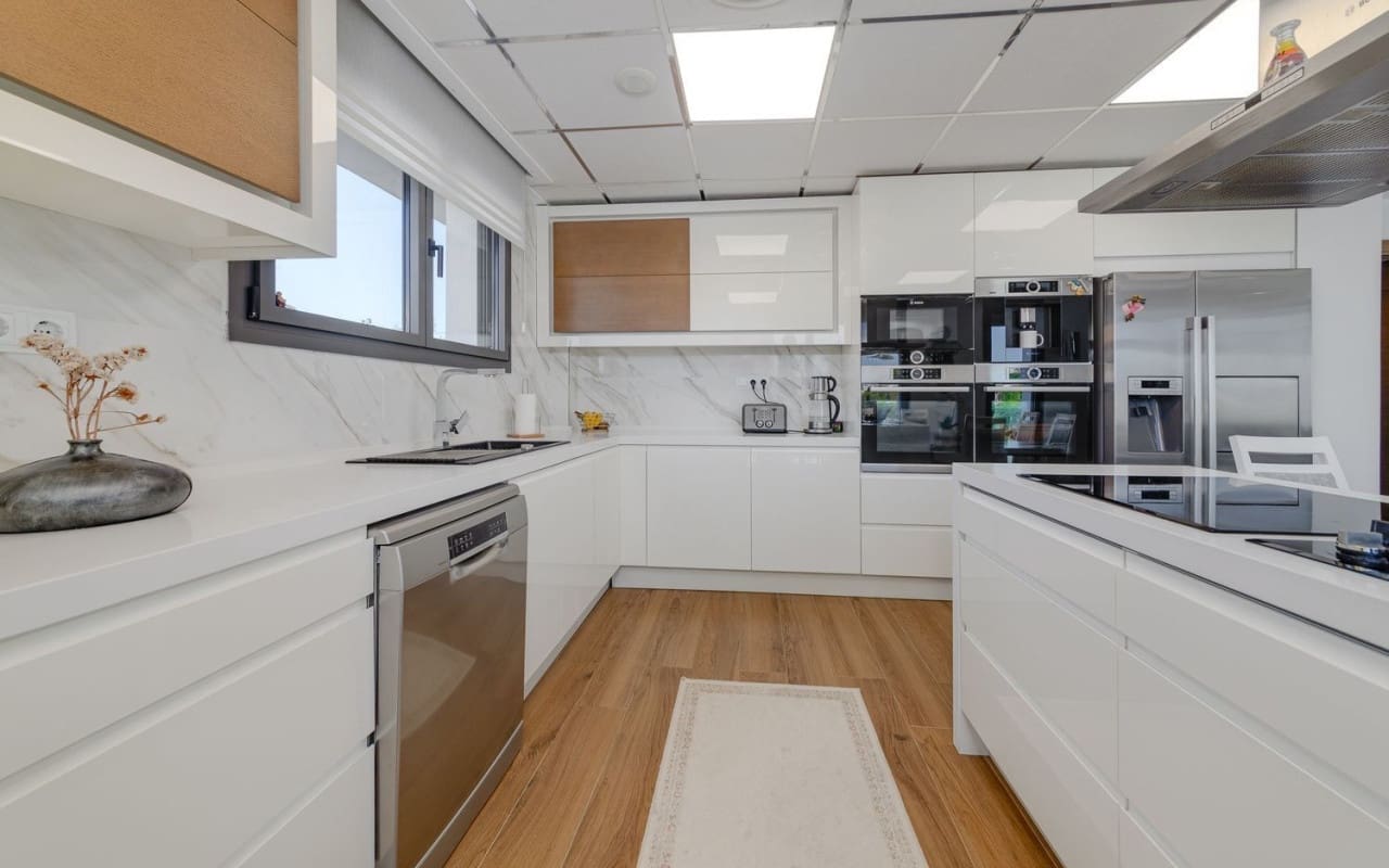 4 bedroom Villa for sale in Orihuela Costa with pool - € 1,275,000 (Ref: 9805173)