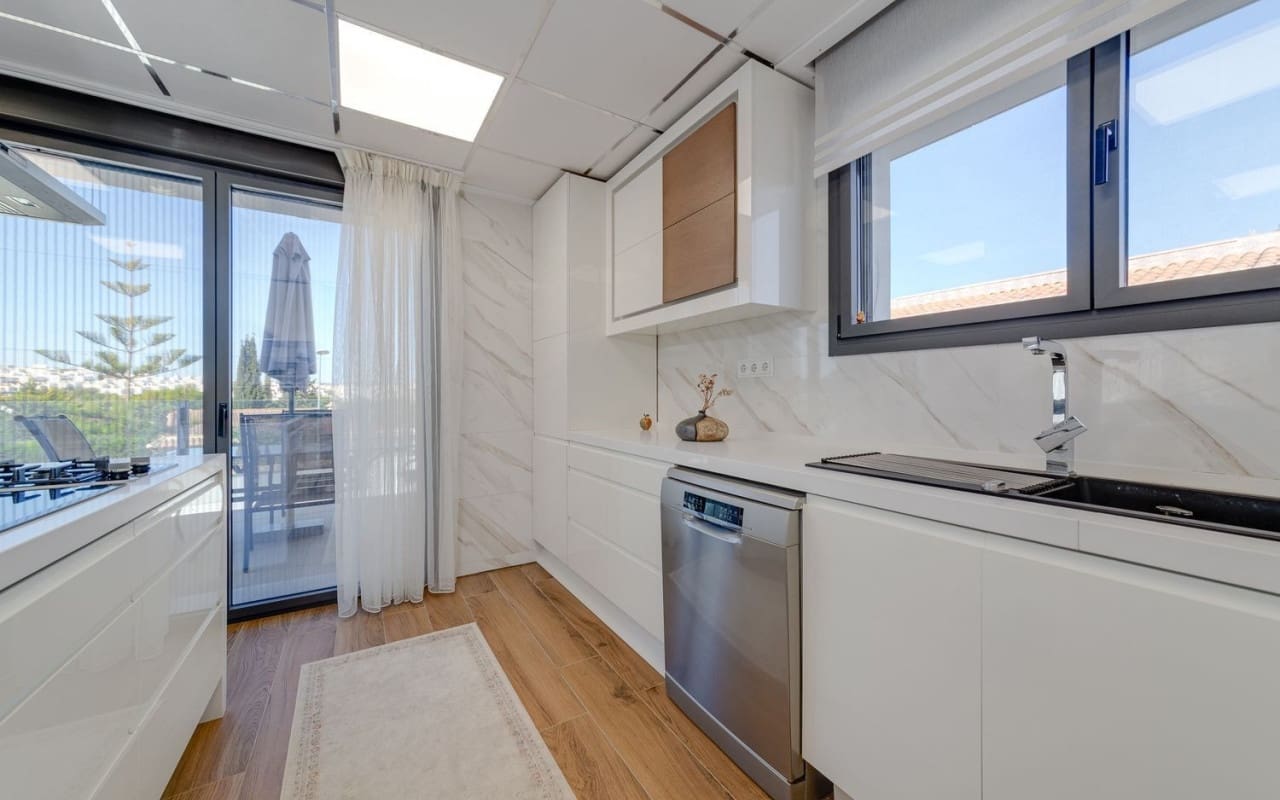 4 bedroom Villa for sale in Orihuela Costa with pool - € 1,275,000 (Ref: 9805173)