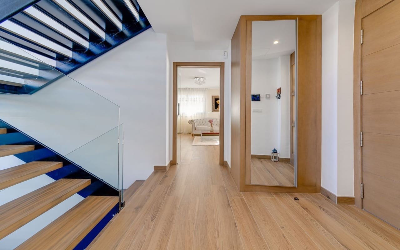 4 bedroom Villa for sale in Orihuela Costa with pool - € 1,275,000 (Ref: 9805173)