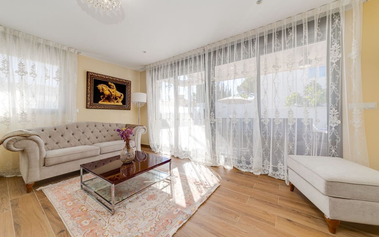 4 bedroom Villa for sale in Orihuela Costa with pool - € 1,275,000 (Ref: 9805173)