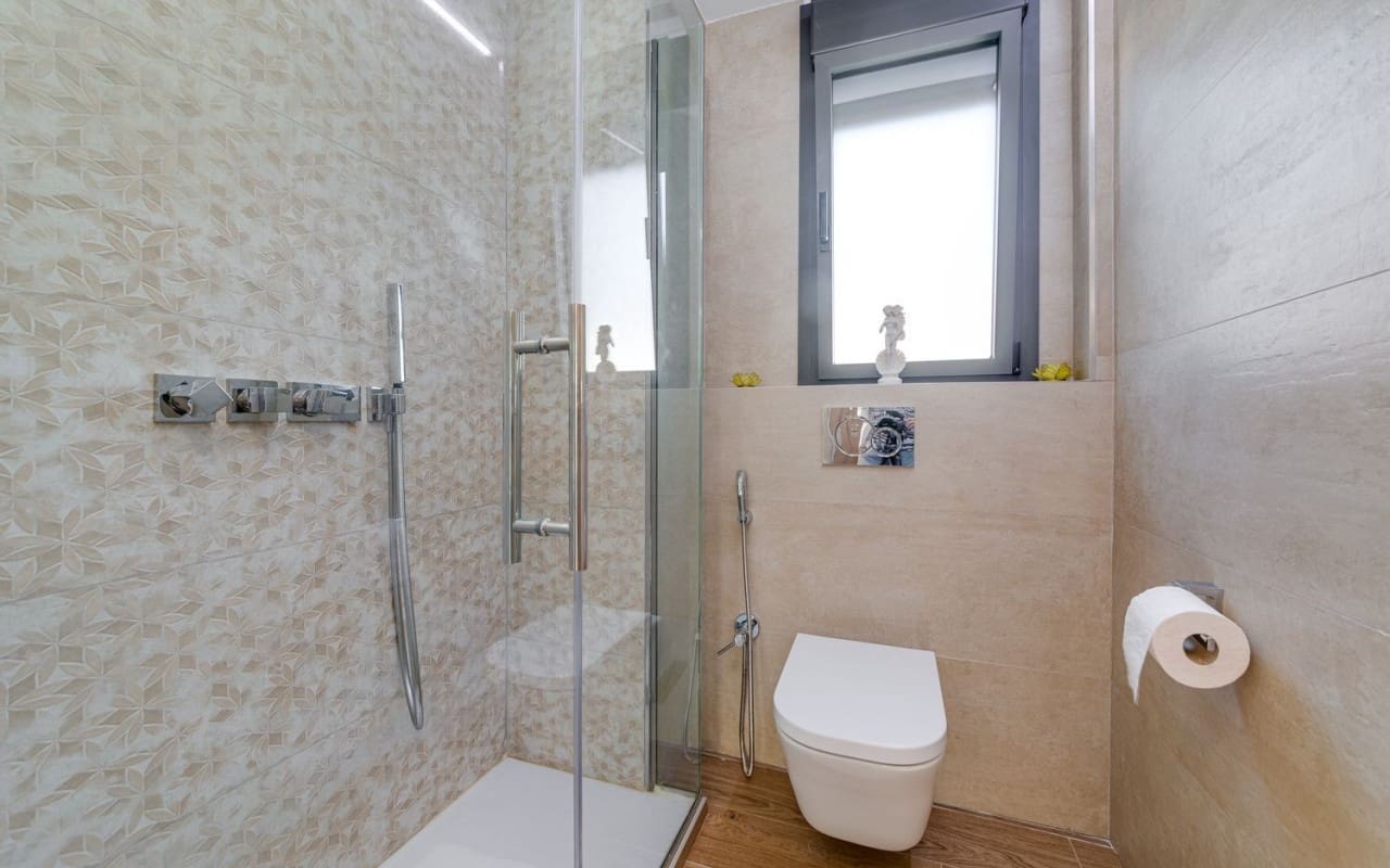 4 bedroom Villa for sale in Orihuela Costa with pool - € 1,275,000 (Ref: 9805173)