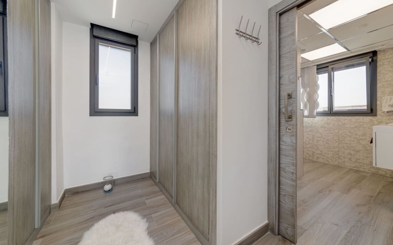 4 bedroom Villa for sale in Orihuela Costa with pool - € 1,275,000 (Ref: 9805173)