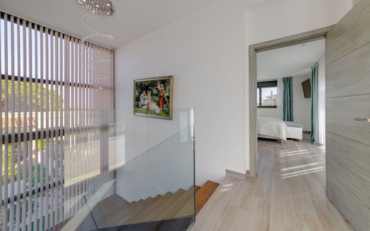 4 bedroom Villa for sale in Orihuela Costa with pool - € 1,275,000 (Ref: 9805173)