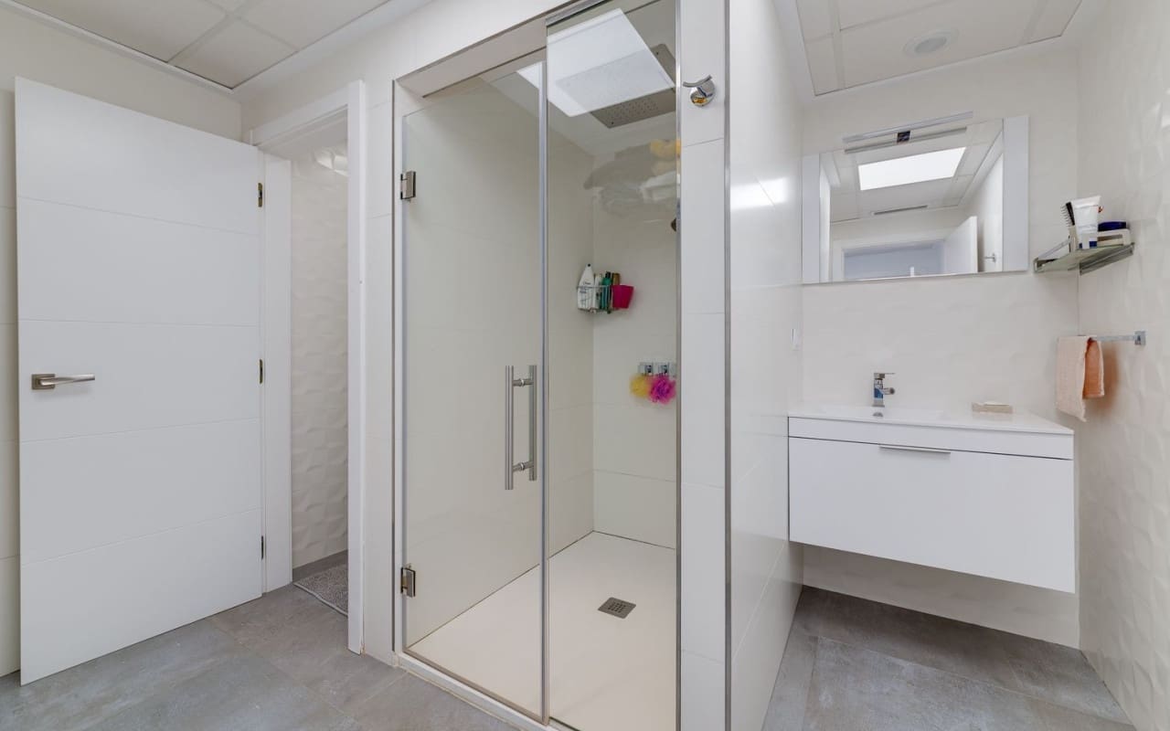 4 bedroom Villa for sale in Orihuela Costa with pool - € 1,275,000 (Ref: 9805173)