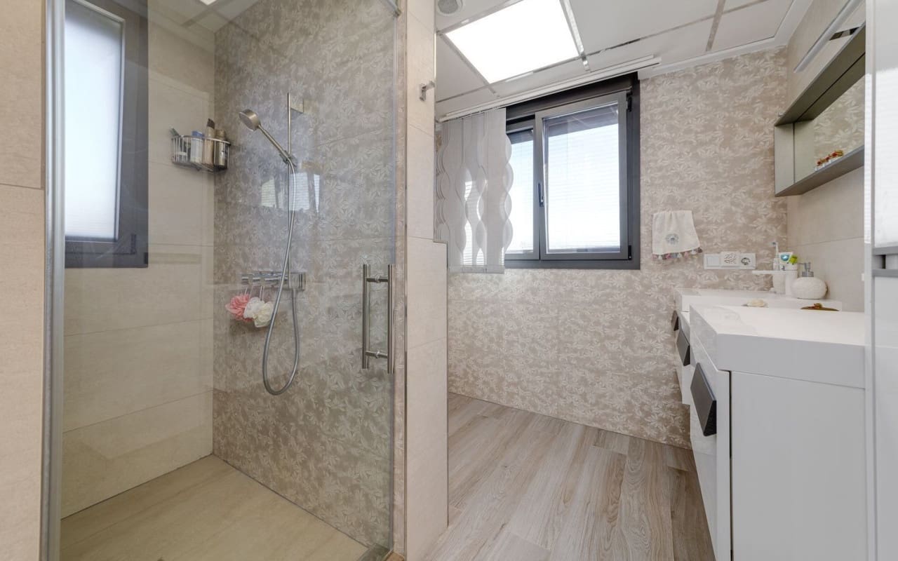 4 bedroom Villa for sale in Orihuela Costa with pool - € 1,275,000 (Ref: 9805173)