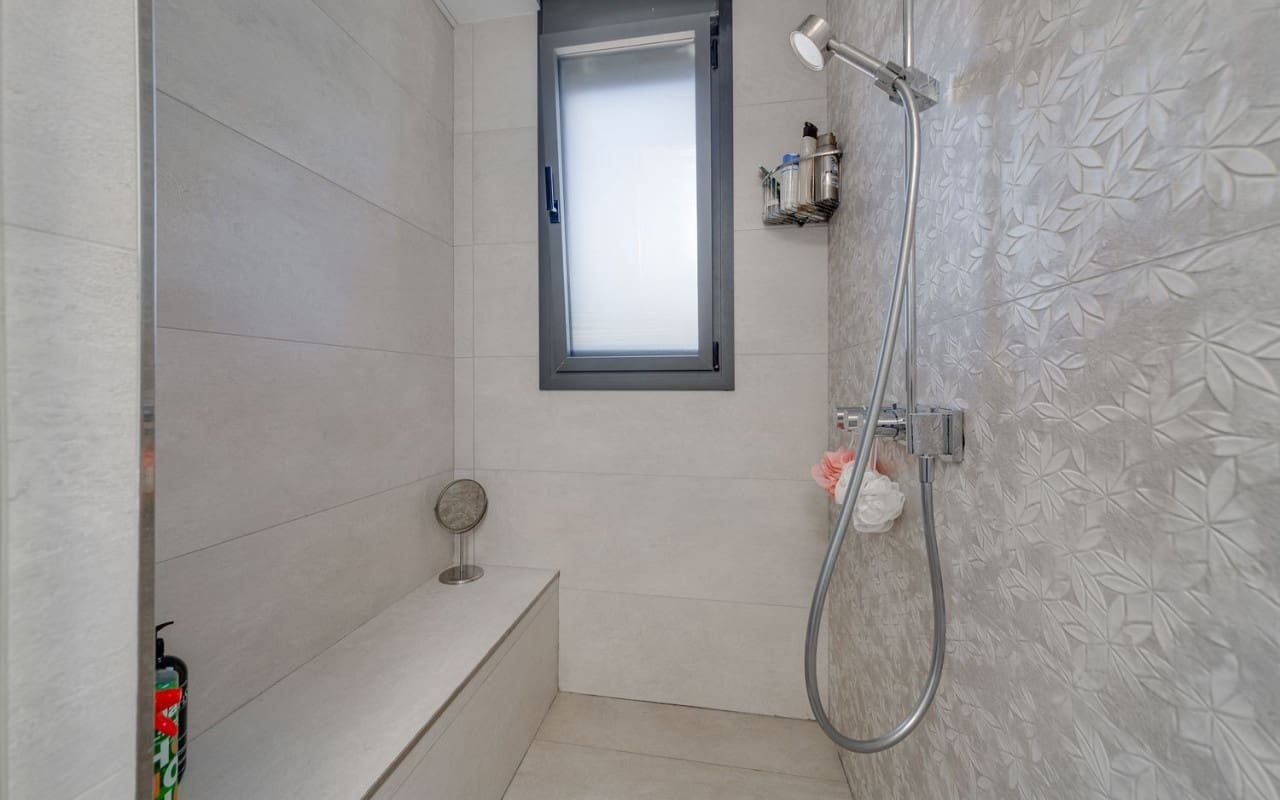 4 bedroom Villa for sale in Orihuela Costa with pool - € 1,275,000 (Ref: 9805173)