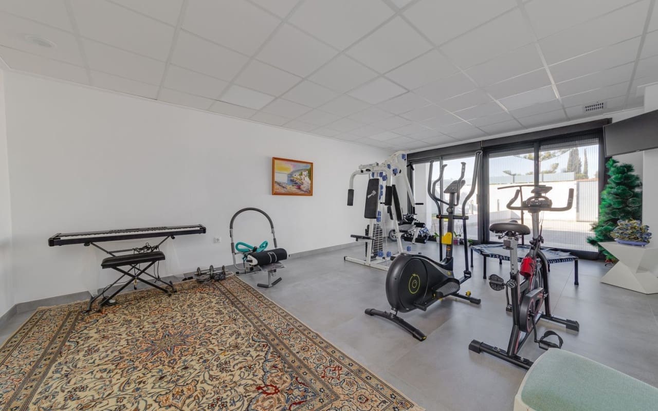 4 bedroom Villa for sale in Orihuela Costa with pool - € 1,275,000 (Ref: 9805173)