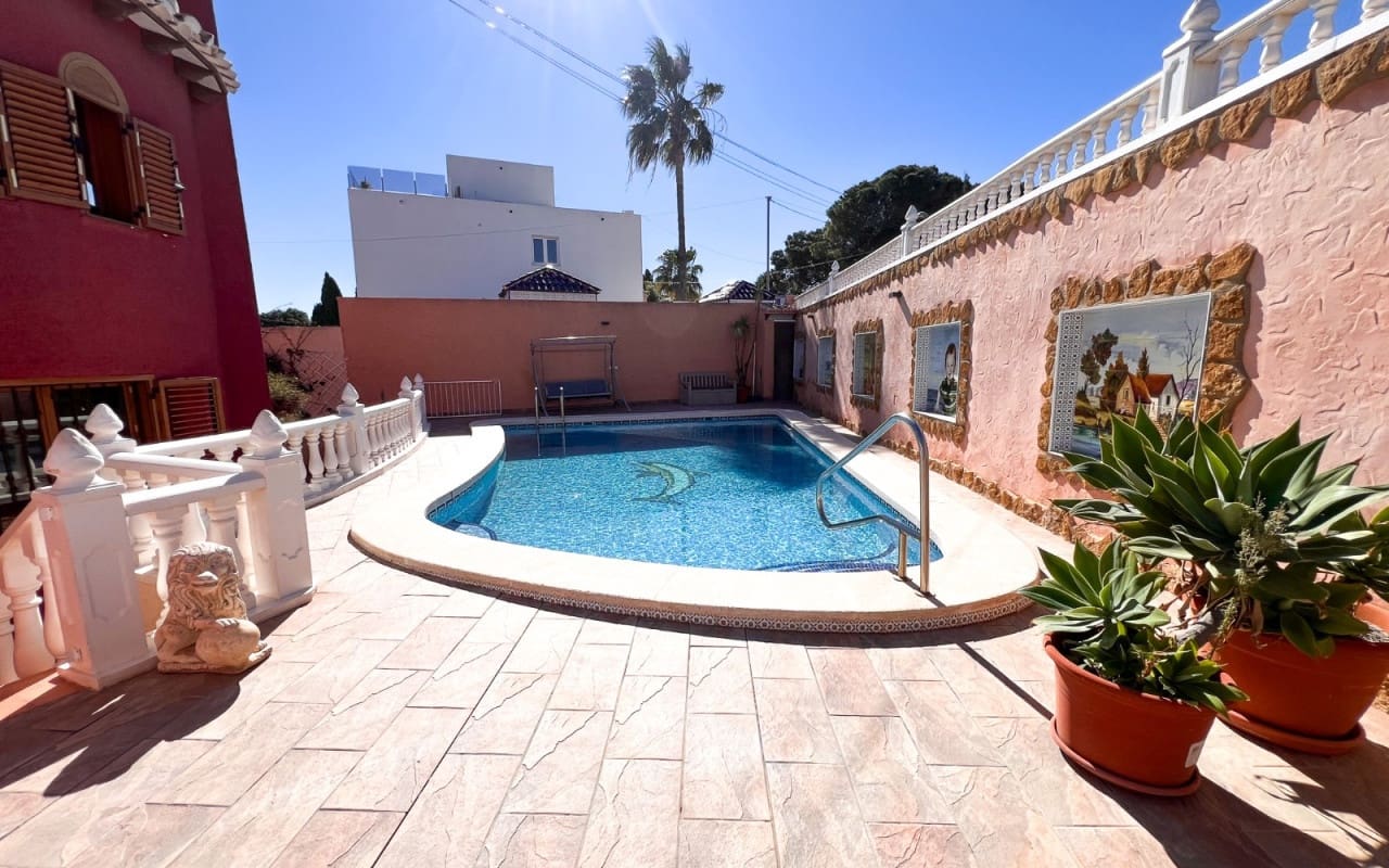 6 soveværelse Byhus til salg i Los Balcones med swimmingpool - € 480.000 (Ref: 9805174)