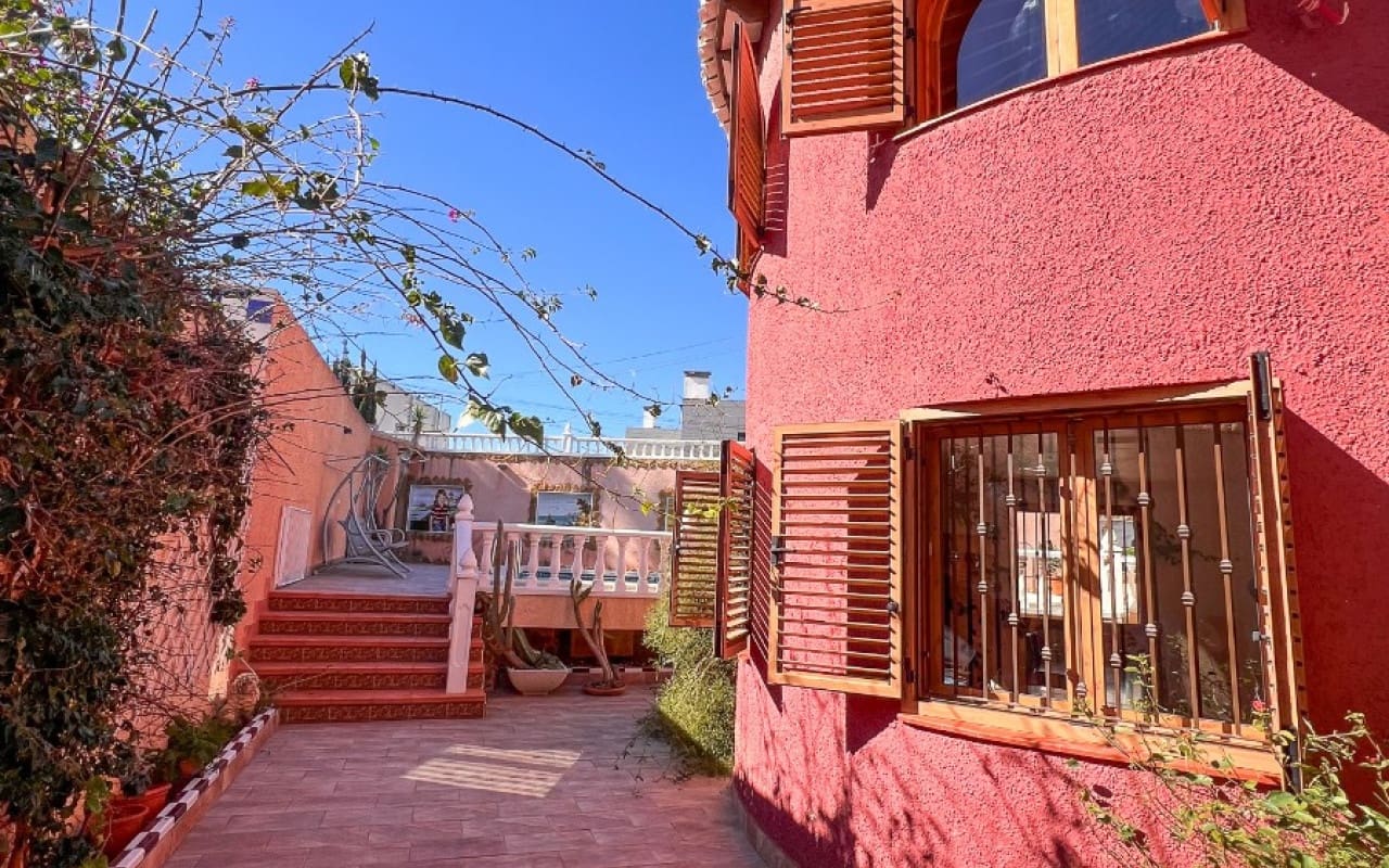 6 soveværelse Byhus til salg i Los Balcones med swimmingpool - € 480.000 (Ref: 9805174)