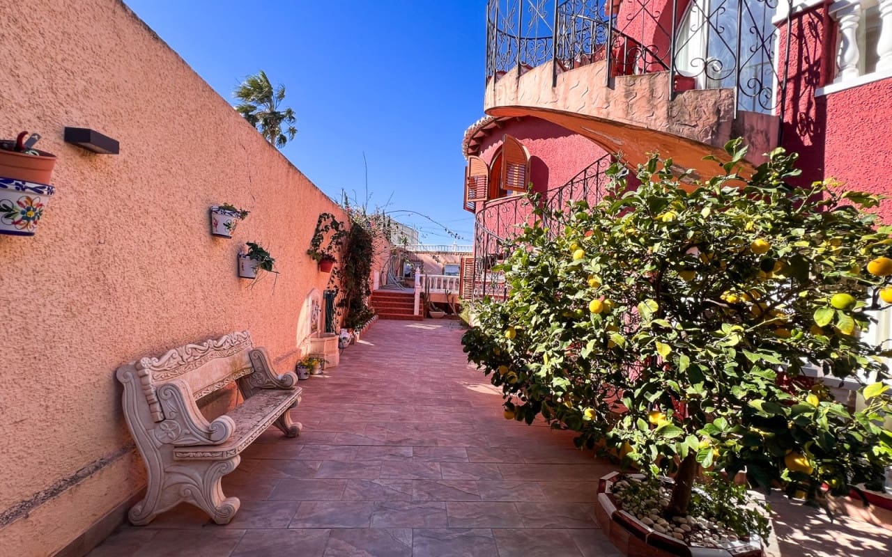 6 soveværelse Byhus til salg i Los Balcones med swimmingpool - € 480.000 (Ref: 9805174)