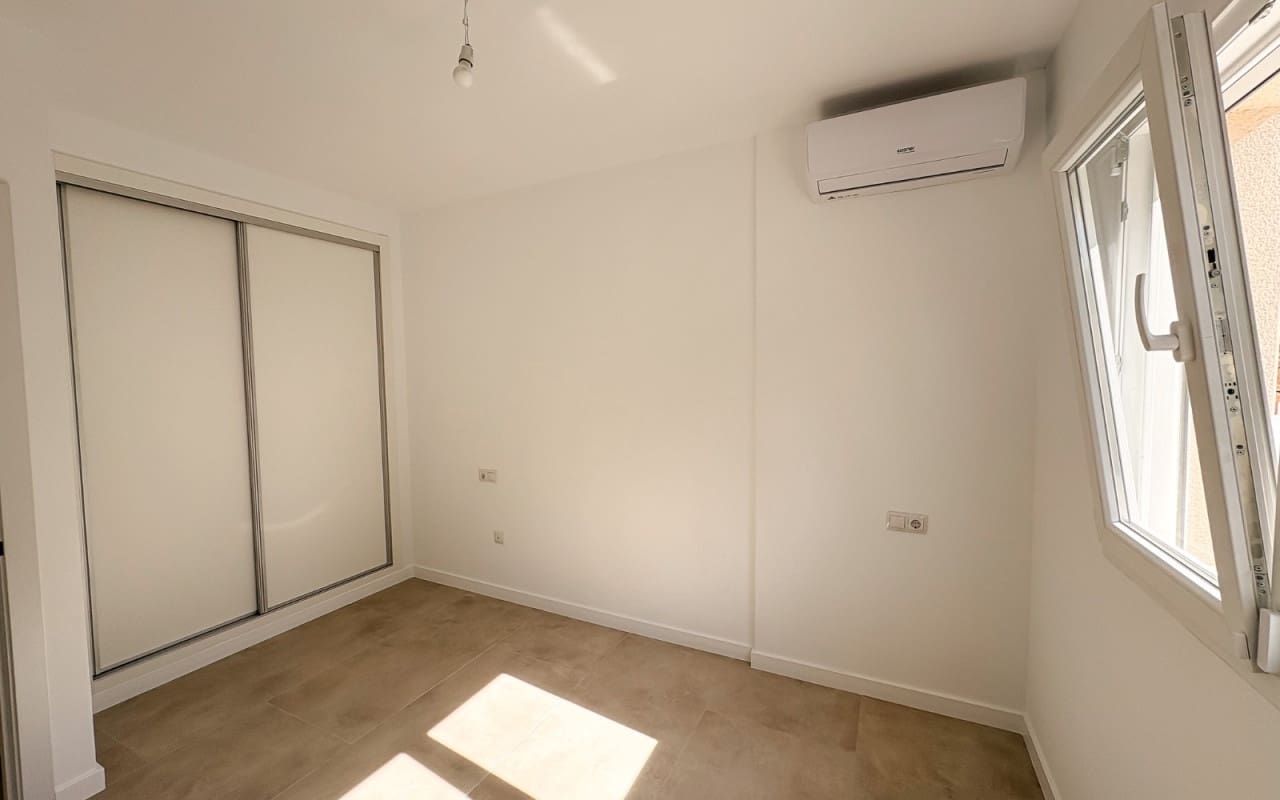 Pareado de 3 habitaciones en El Campello en venta - 550.000 € (Ref: 9805175)