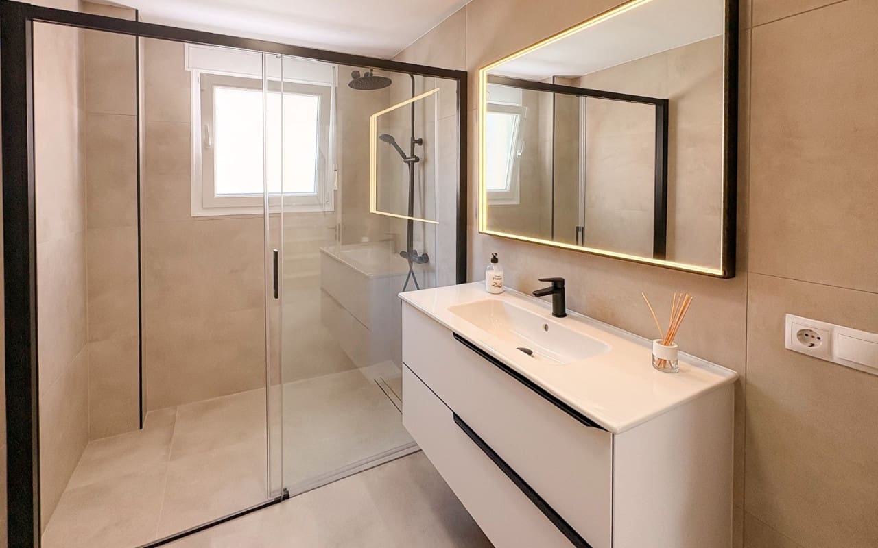 Pareado de 3 habitaciones en El Campello en venta - 550.000 € (Ref: 9805175)