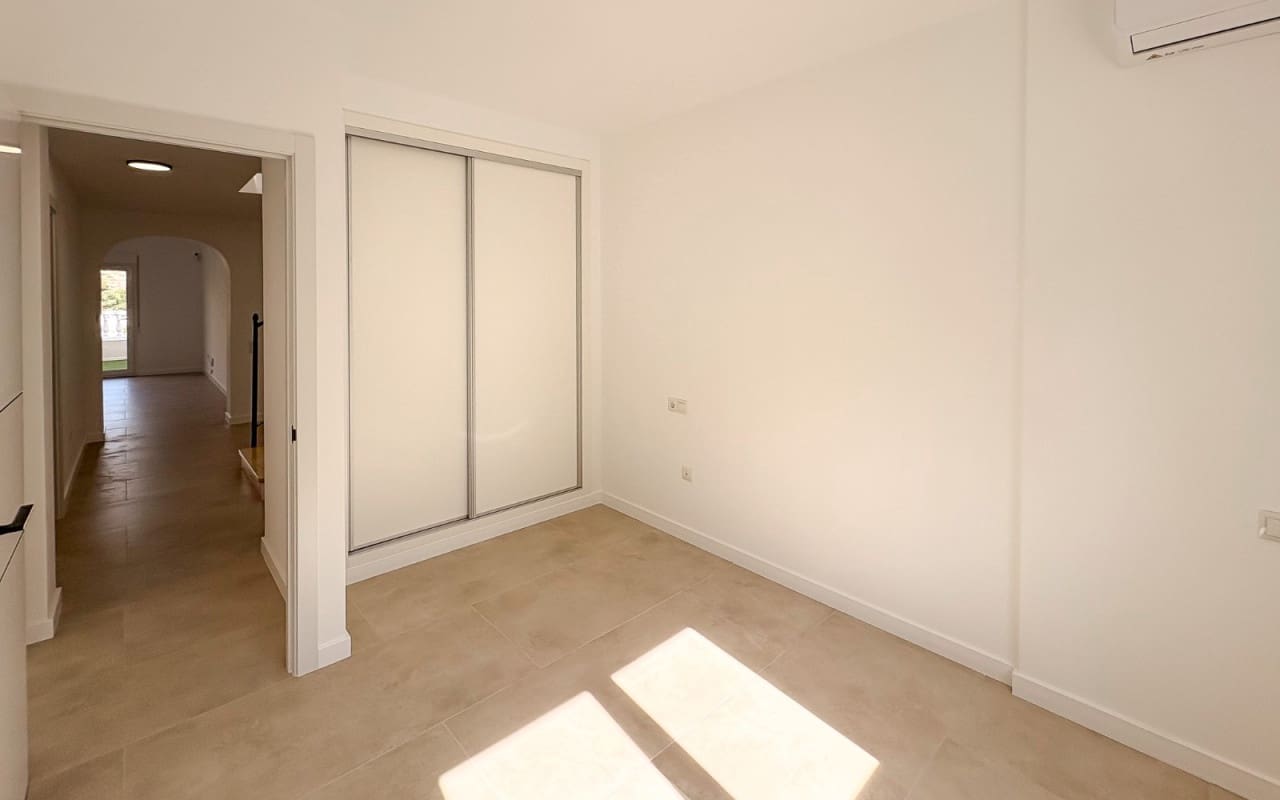 Pareado de 3 habitaciones en El Campello en venta - 550.000 € (Ref: 9805175)