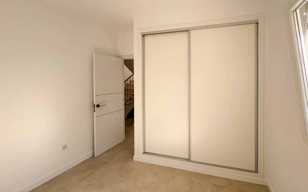 Pareado de 3 habitaciones en El Campello en venta - 550.000 € (Ref: 9805175)