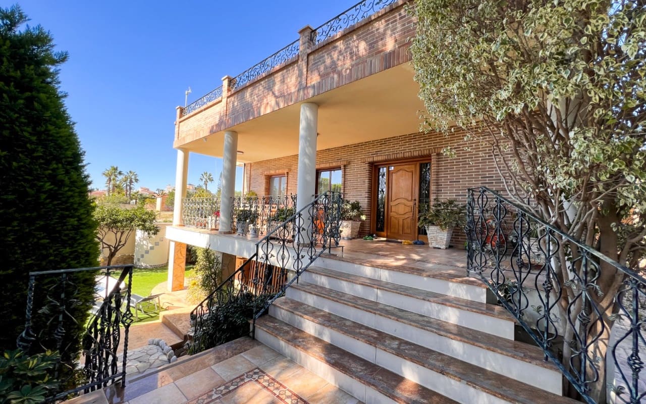 5 sypialnia Willa na sprzedaż w Ciudad Quesada z basenem - 630 000 € (Ref: 9805176)