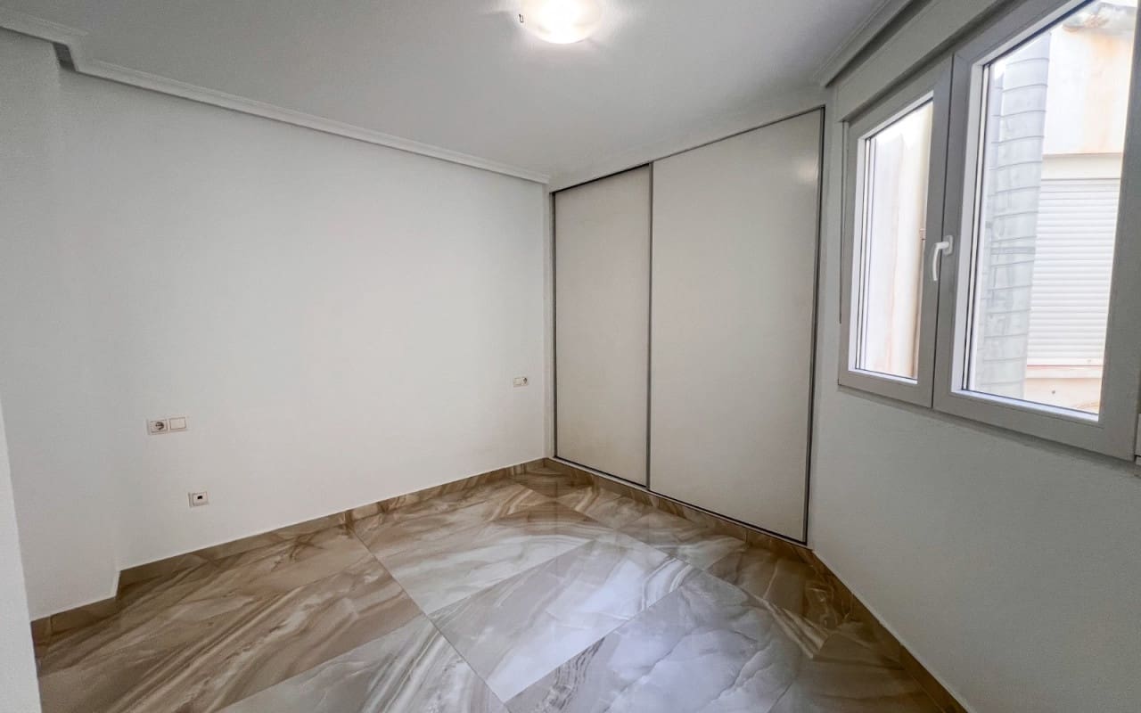 Ático de 2 habitaciones en Torrevieja en venta - 198.900 € (Ref: 9805177)