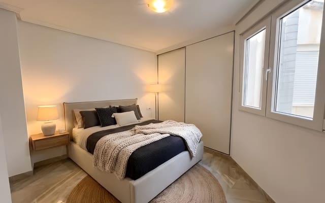 Ático de 2 habitaciones en Puerto Deportivo, Torrevieja en venta - 198.900 € (Ref: 9805177)