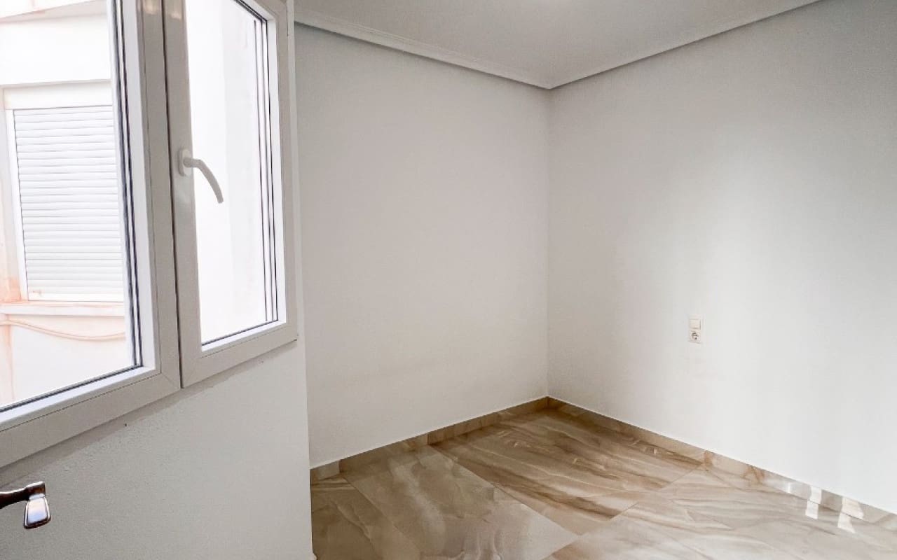 Ático de 2 habitaciones en Torrevieja en venta - 198.900 € (Ref: 9805177)