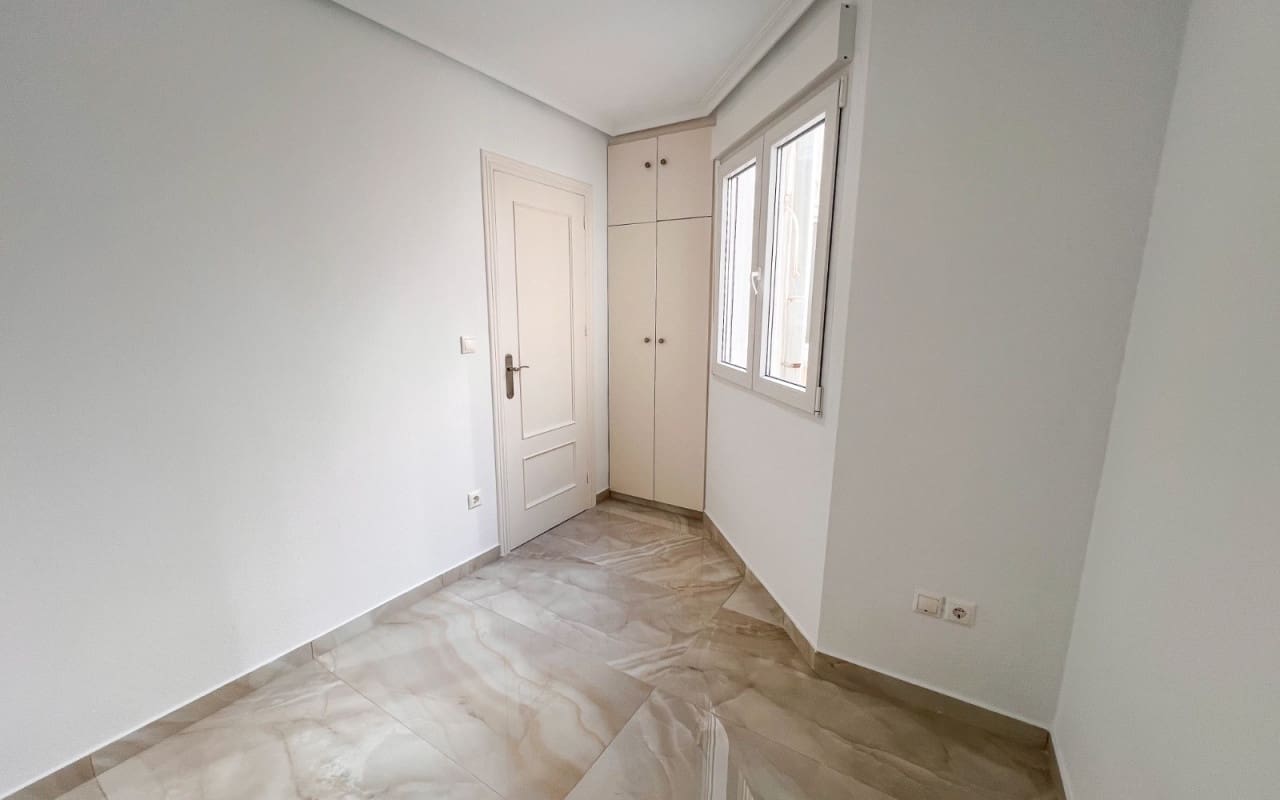 Ático de 2 habitaciones en Torrevieja en venta - 198.900 € (Ref: 9805177)