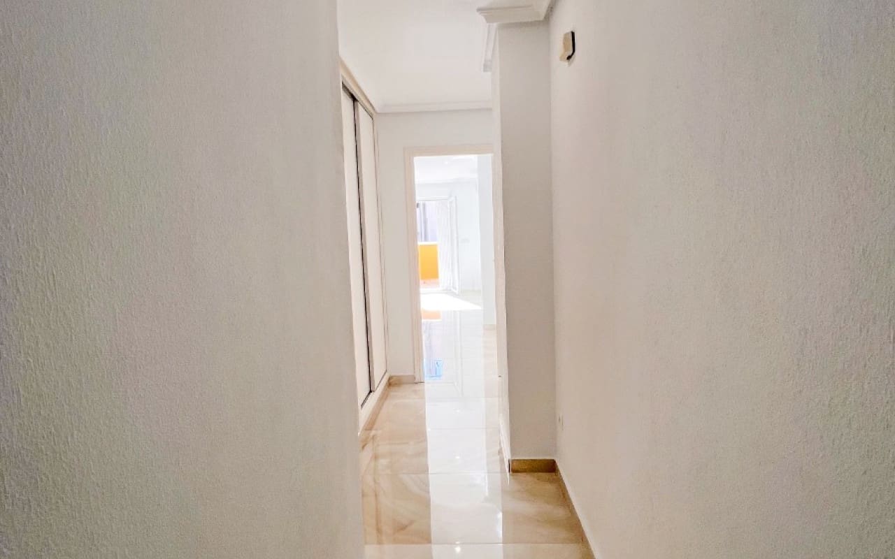 Ático de 2 habitaciones en Torrevieja en venta - 198.900 € (Ref: 9805177)