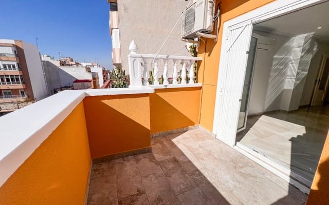 Ático de 2 habitaciones en Puerto Deportivo, Torrevieja en venta - 198.900 € (Ref: 9805177)