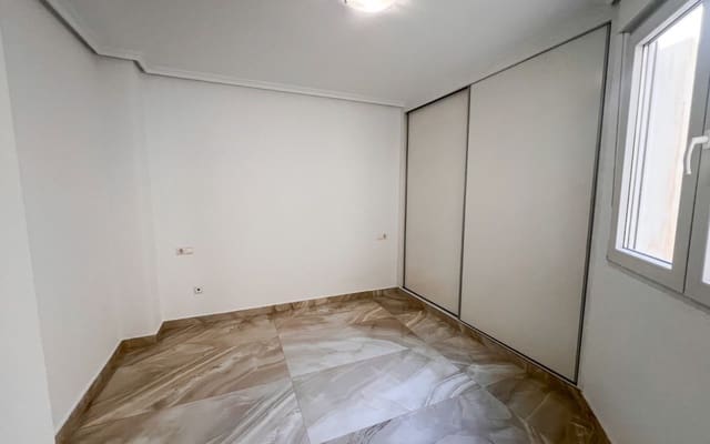 2 soveværelse Penthouse til salg i Puerto Deportivo, Torrevieja - € 198.900 (Ref: 9805177)