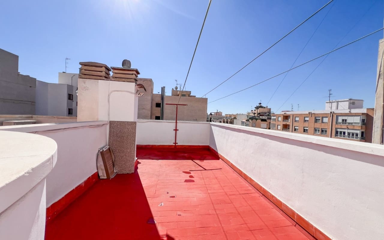 Ático de 2 habitaciones en Torrevieja en venta - 198.900 € (Ref: 9805177)