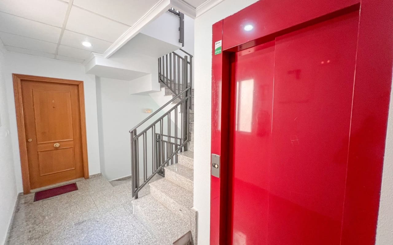 Ático de 2 habitaciones en Torrevieja en venta - 198.900 € (Ref: 9805177)