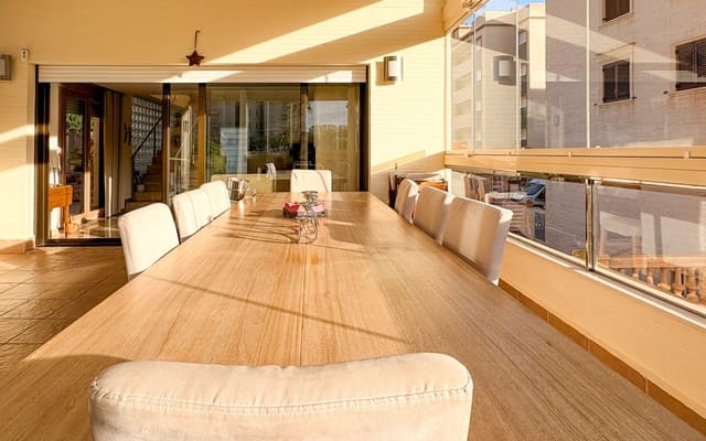 4 bedroom Villa for sale in Guardamar Playa, Guardamar del Segura with pool - € 950,000 (Ref: 9805179)